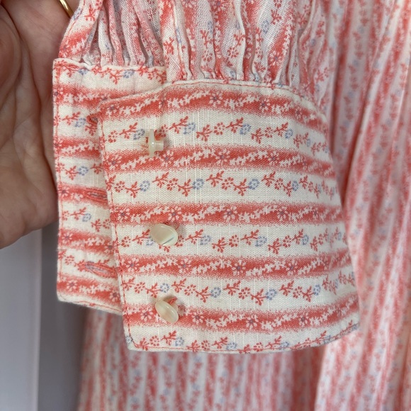 Free People buttons up bohemian dress with long sleeves.Perfect for summer. - Picture 3 of 10